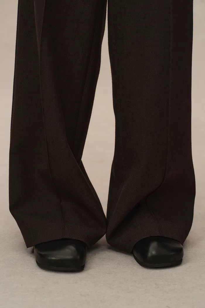 4370-svichka-twill-straight-leg-pants-in-merino-wool-twill-1.webp