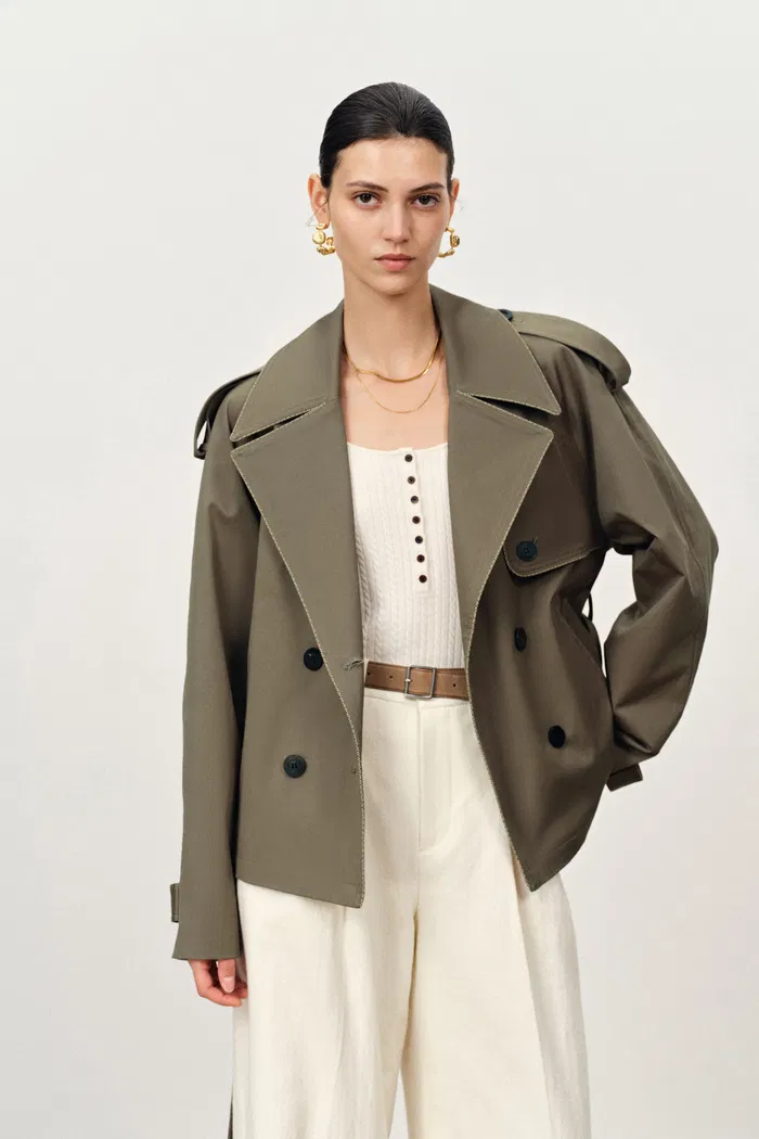 443-beatrice-short-trench-coat-in-cotton-twill-1.webp