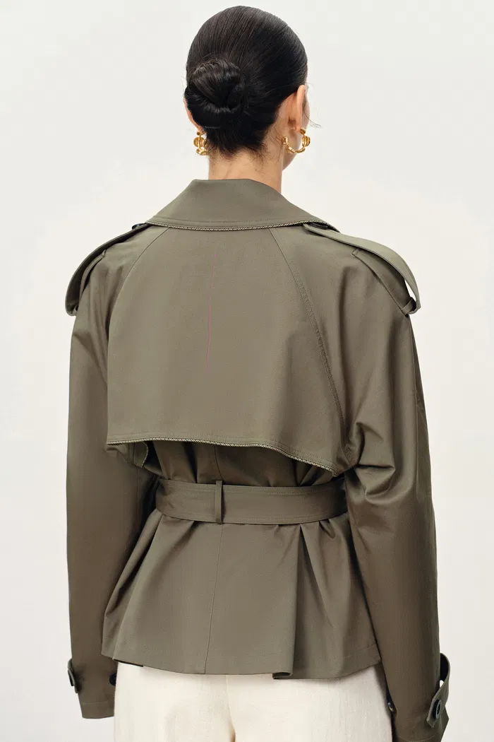 443-beatrice-short-trench-coat-in-cotton-twill-1.webp