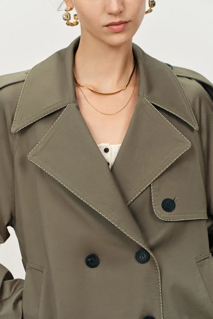 443-beatrice-short-trench-coat-in-cotton-twill-1.webp