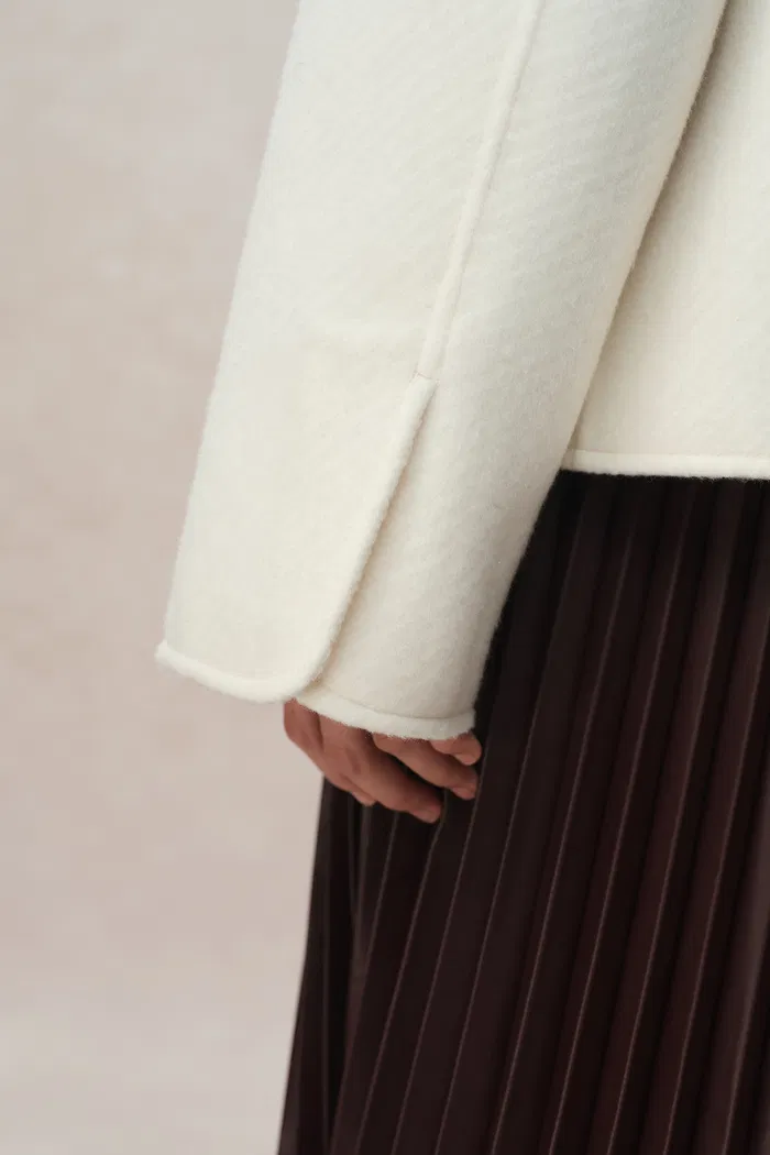 4574-alina-hand-rolled-buttons-wool-jacket-in-australian-merino-twill-1.webp