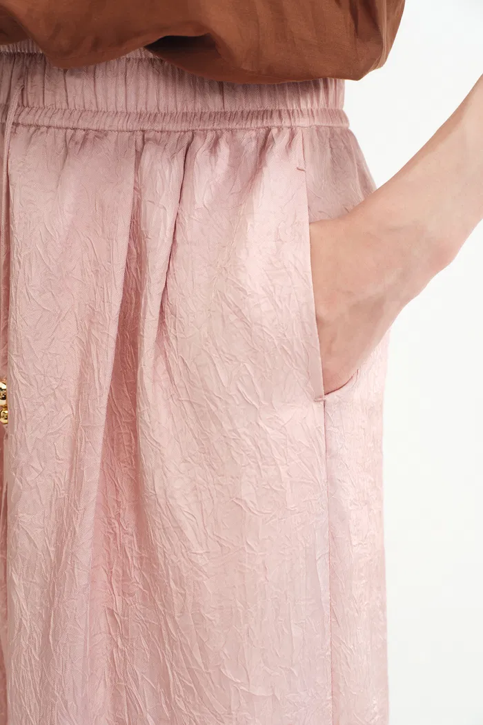 4742-louise-textured-pleated-pants-in-pleated-satin-1.webp