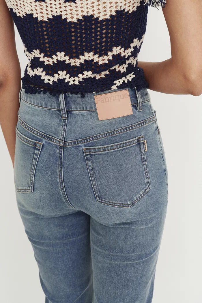4780-cathy-slight-bootcut-jeans-in-acetate-denim-1.webp