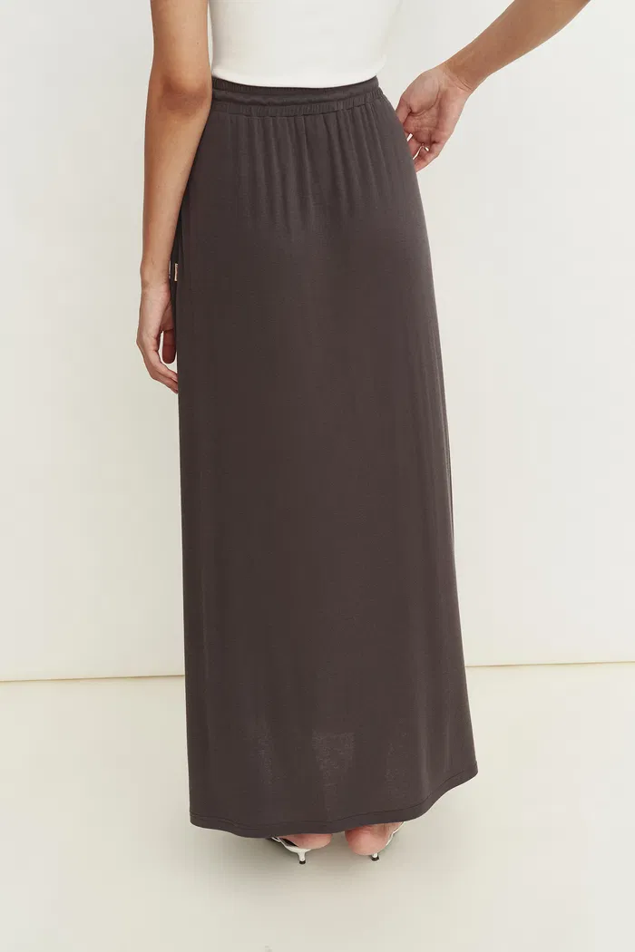 4915-atlan-casual-knit-skirt-1.webp