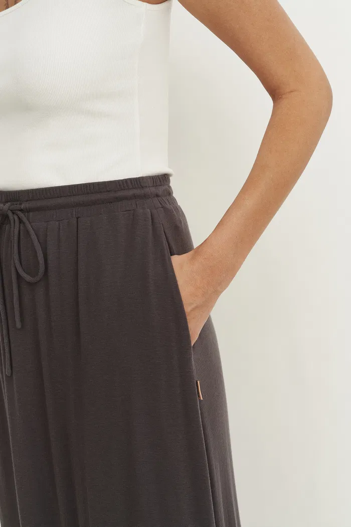 4915-atlan-casual-knit-skirt-1.webp