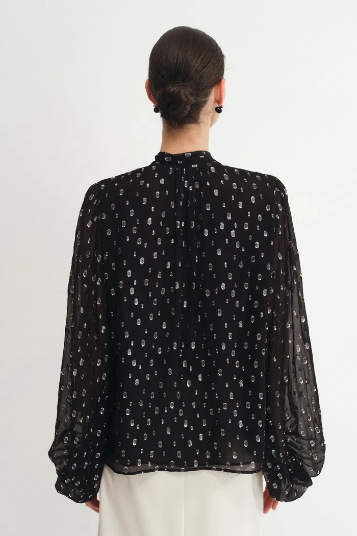4971-stars-neck-scarf-blouse-silk-crepe-with-metallic-accents-1.webp