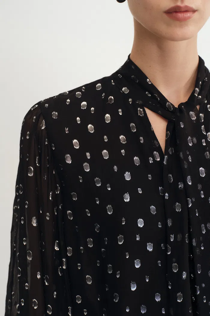 4971-stars-neck-scarf-blouse-silk-crepe-with-metallic-accents-1.webp