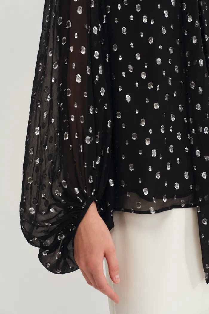4971-stars-neck-scarf-blouse-silk-crepe-with-metallic-accents-1.webp