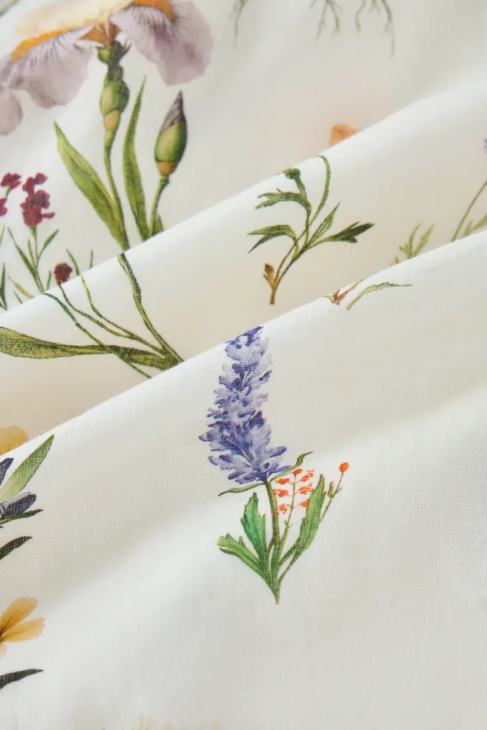 4985-perla-hand-painted-flora-shorts-in-tencel-ramie-1.webp
