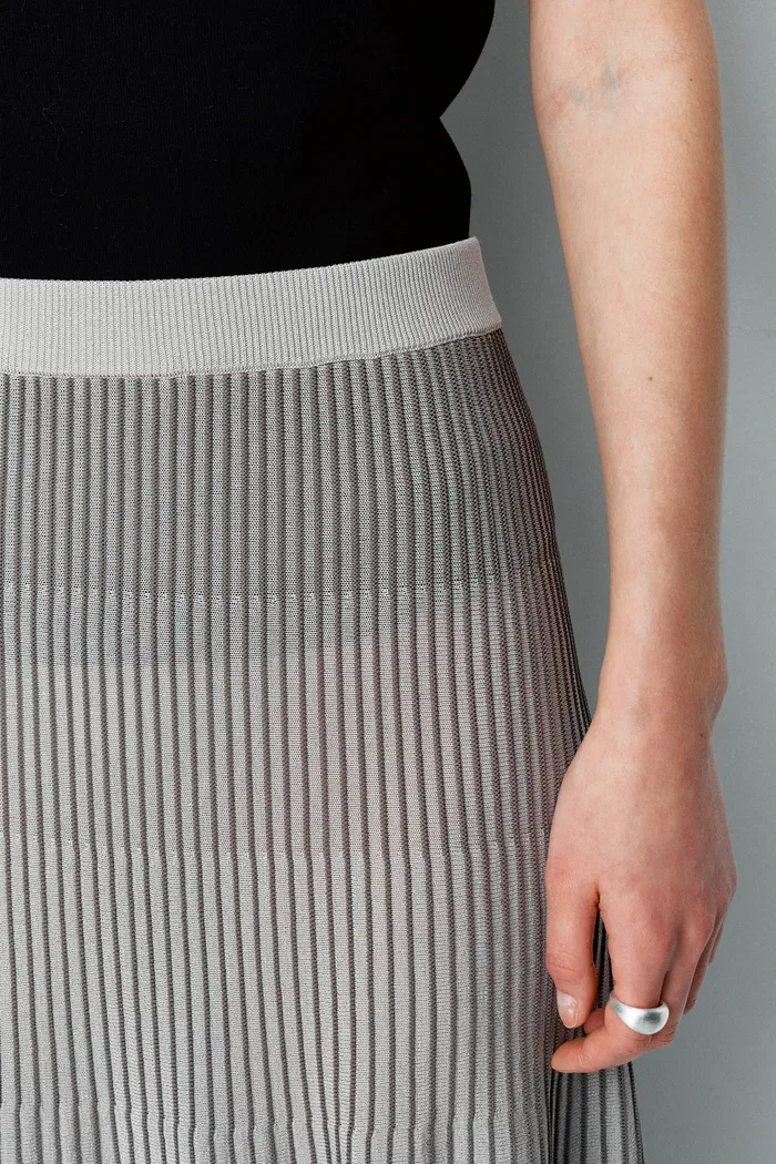 5247-freya-skirt-in-summer-stretch-yarn-knit-1.webp