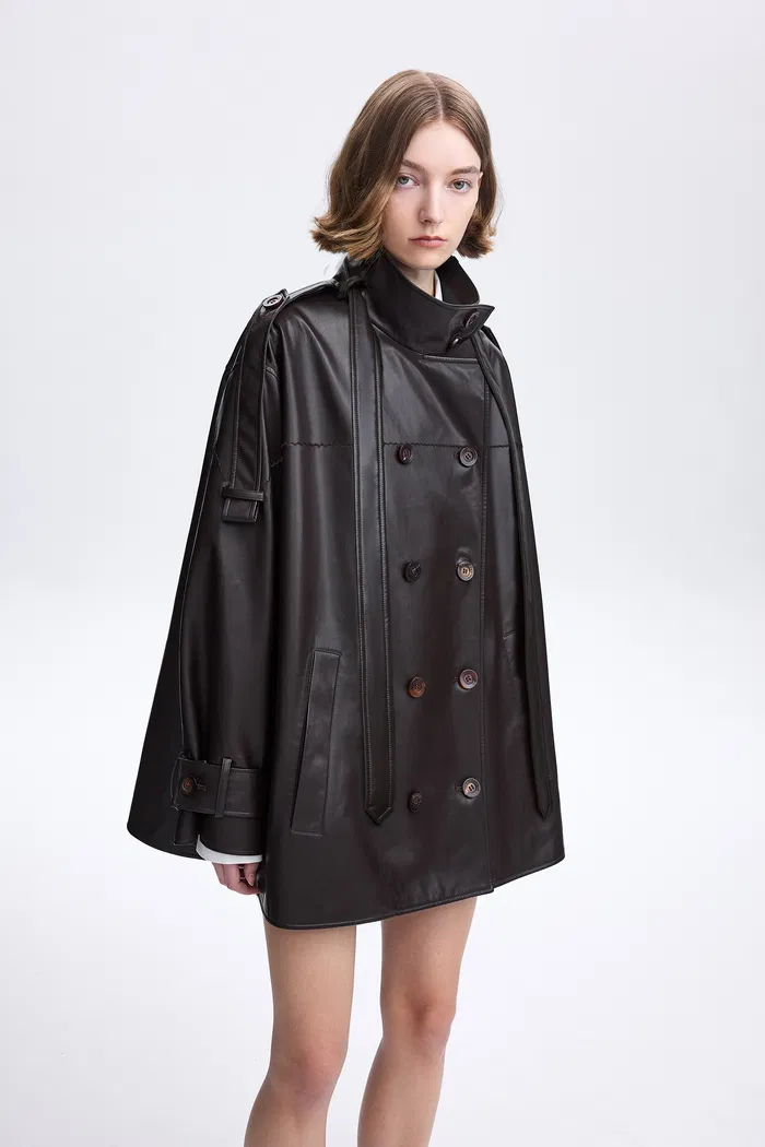 5323-liu-cape-oversized-short-trench-coat-in-vegan-leather-1.webp