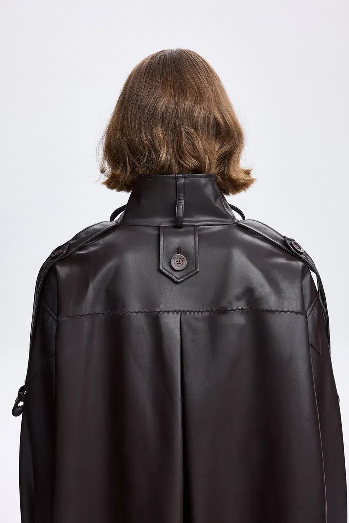 5323-liu-cape-oversized-short-trench-coat-in-vegan-leather-1.webp
