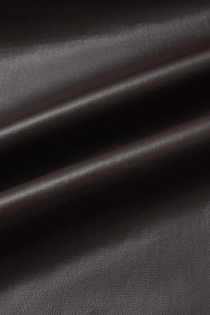 5323-liu-cape-oversized-short-trench-coat-in-vegan-leather-1.webp