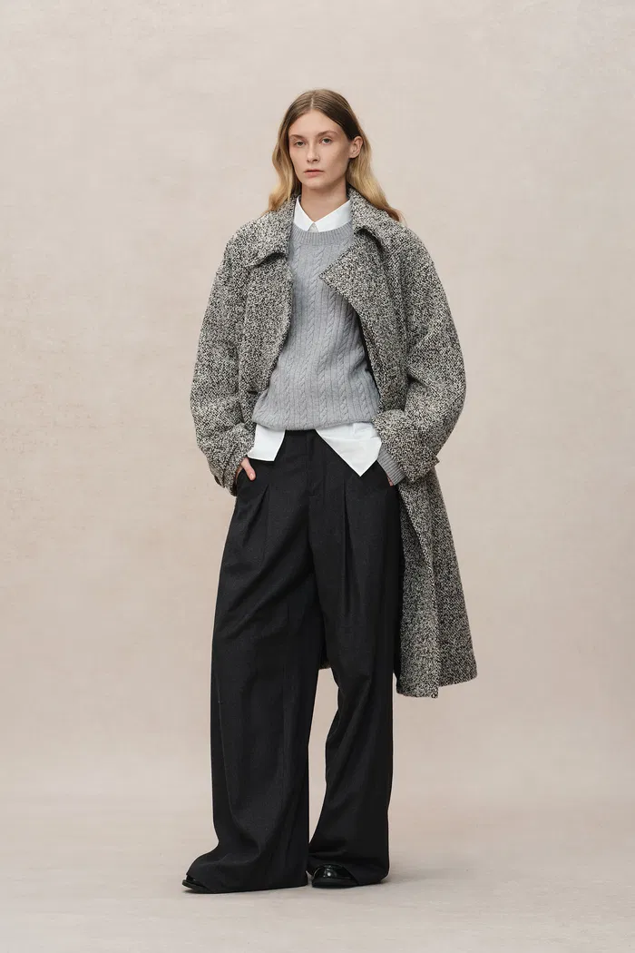 5394-daisy-coat-in-ultralight-boucl-wool-1.webp