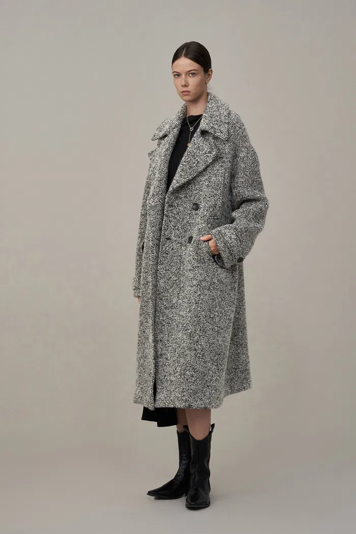 5394-daisy-coat-in-ultralight-boucl-wool-1.webp