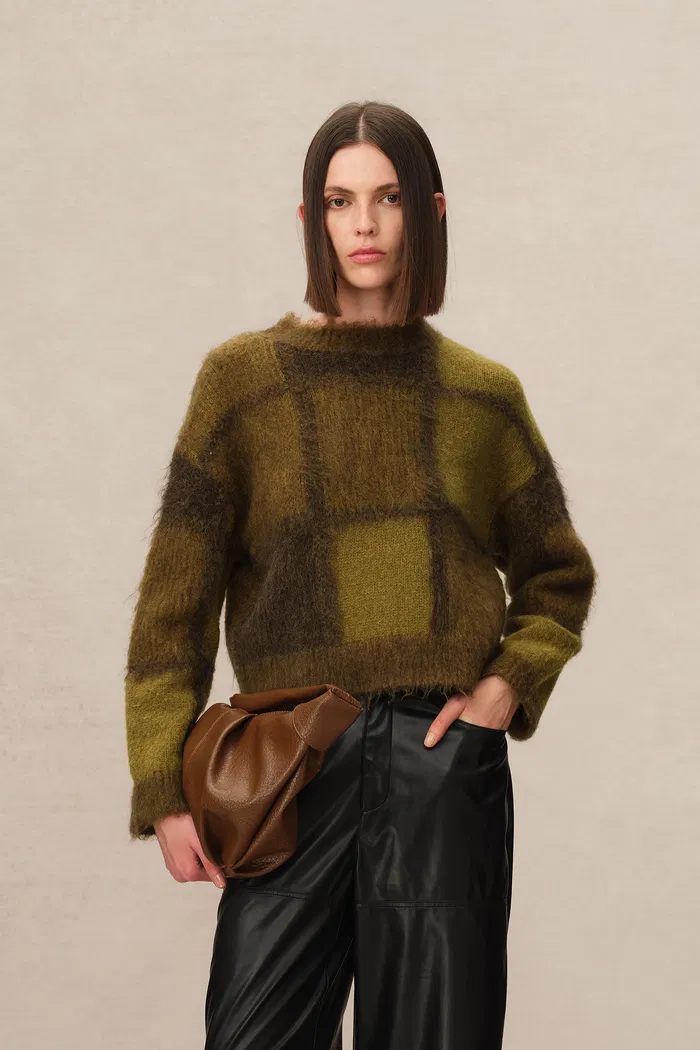 5462-sibton-checked-cropped-pullover-in-baby-alpaca-blend-knit-1.webp