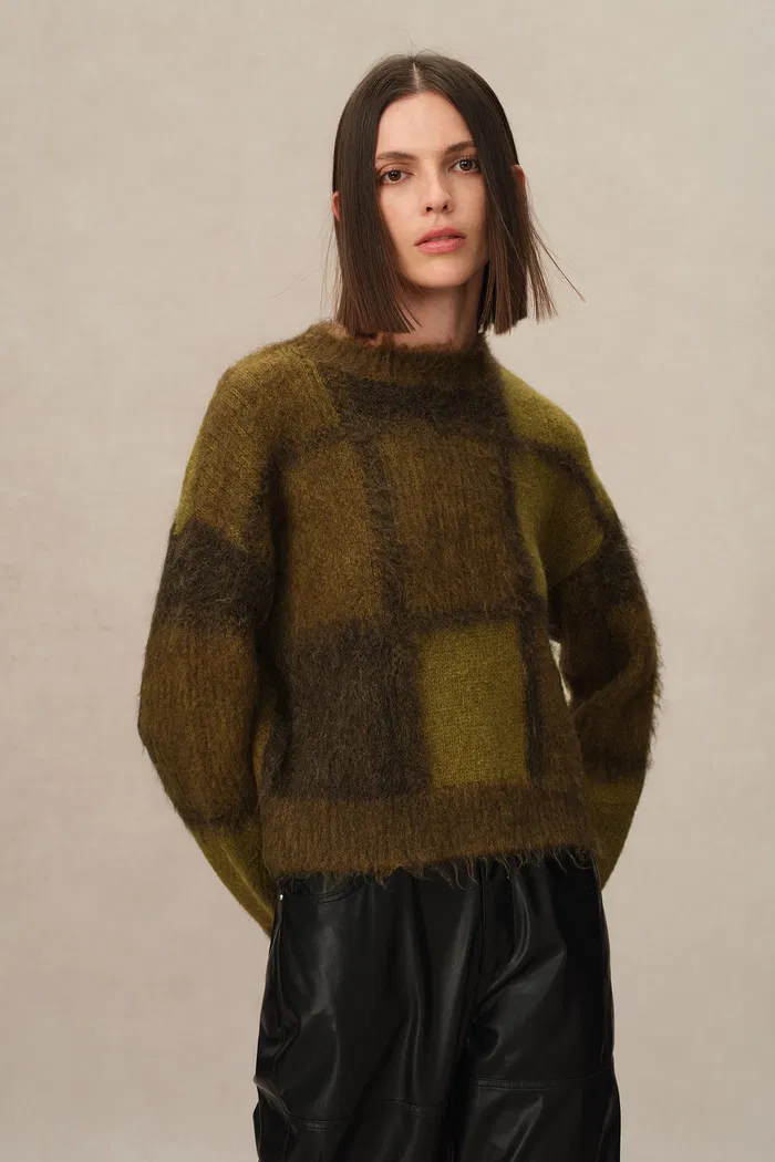 5462-sibton-checked-cropped-pullover-in-baby-alpaca-blend-knit-1.webp
