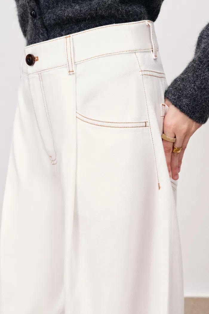 547-riley-pressed-pleated-curved-wide-leg-jeans-in-lyocell-denim-1.webp