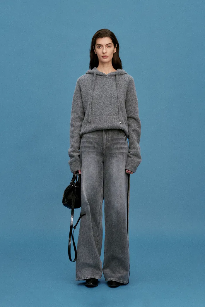 5482-nicole-hooded-sweater-in-wool-boucl–1.webp