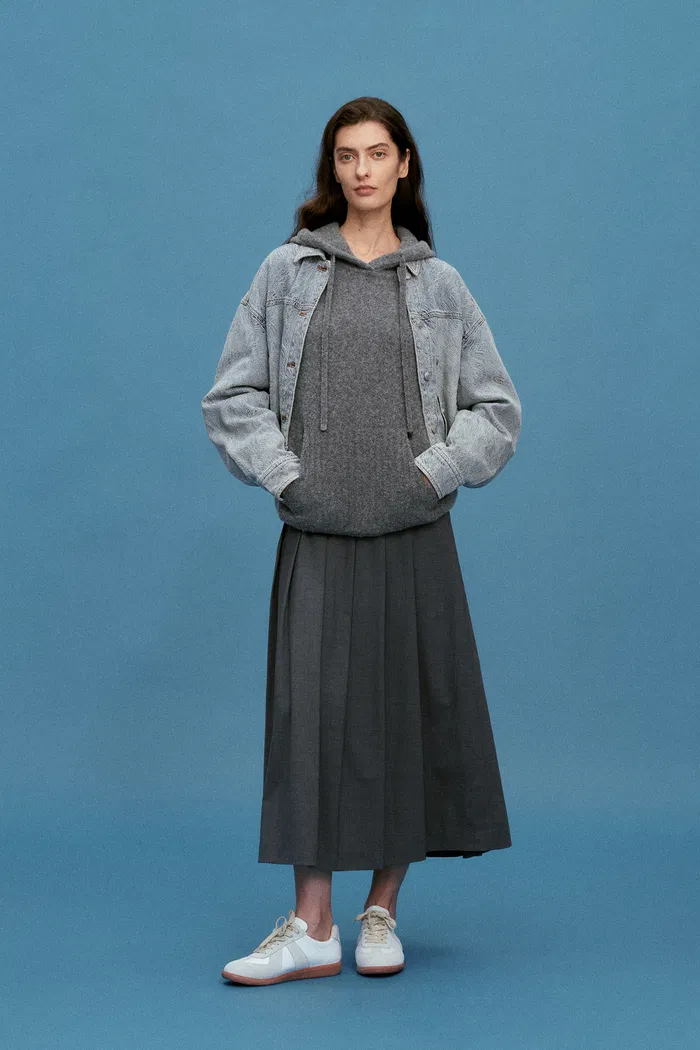 5482-nicole-hooded-sweater-in-wool-boucl–1.webp