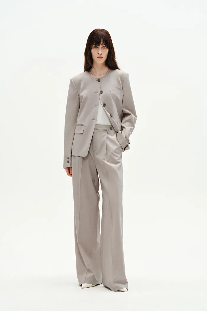 5556-aki-round-neck-suit-blazer-in-merino-wool-blend-1.webp