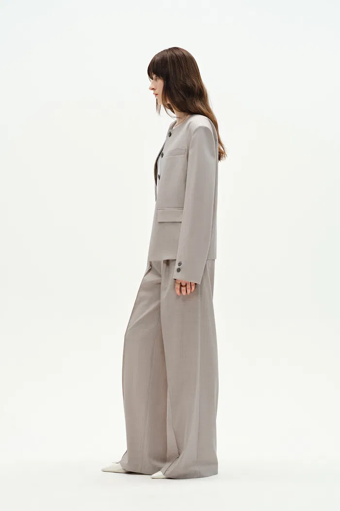 5556-aki-round-neck-suit-blazer-in-merino-wool-blend-1.webp