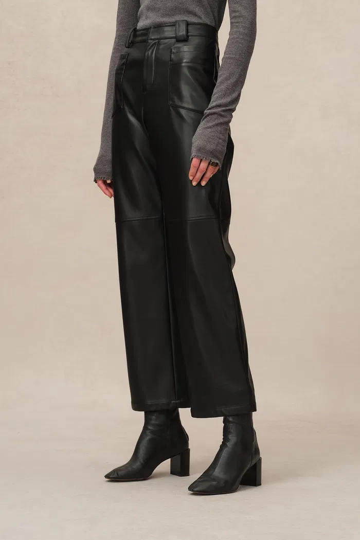 5656-aseana-cropped-pants-in-vegan-leather-1.webp