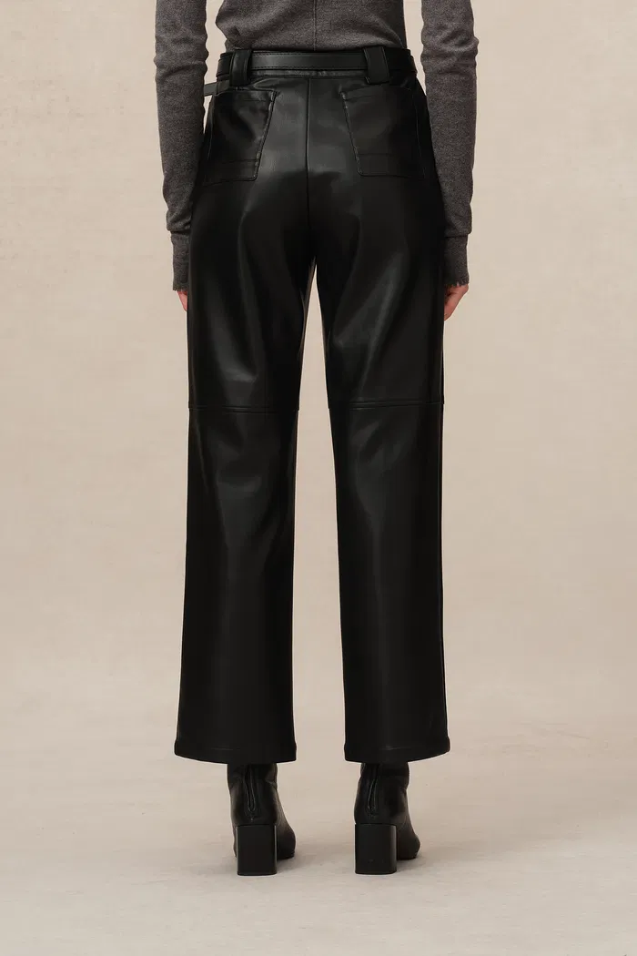 5656-aseana-cropped-pants-in-vegan-leather-1.webp