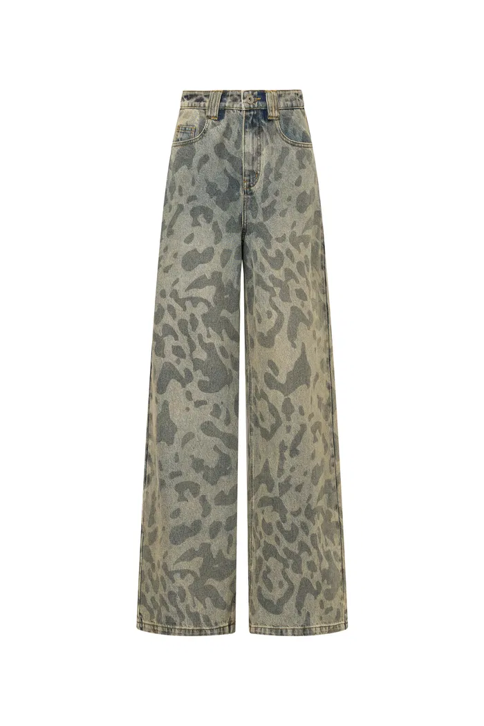 5782-leopix-leopard-print-wide-leg-jeans-in-washed-cotton-denim-1.webp