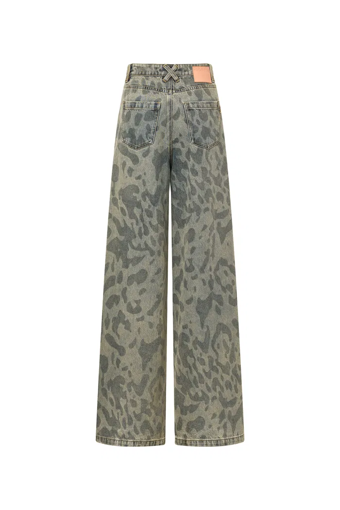 5782-leopix-leopard-print-wide-leg-jeans-in-washed-cotton-denim-1.webp