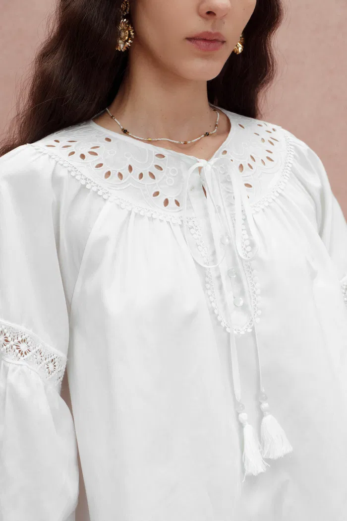 5824-emily-embroidered-collar-top-and-shorts-matching-set-in-silk-cotton-blend-1.webp