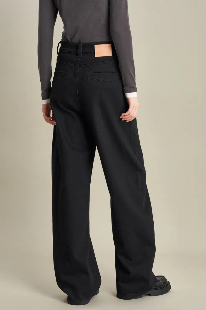 5840-akari-barrel-leg-jeans-in-turkish-denim-1.webp