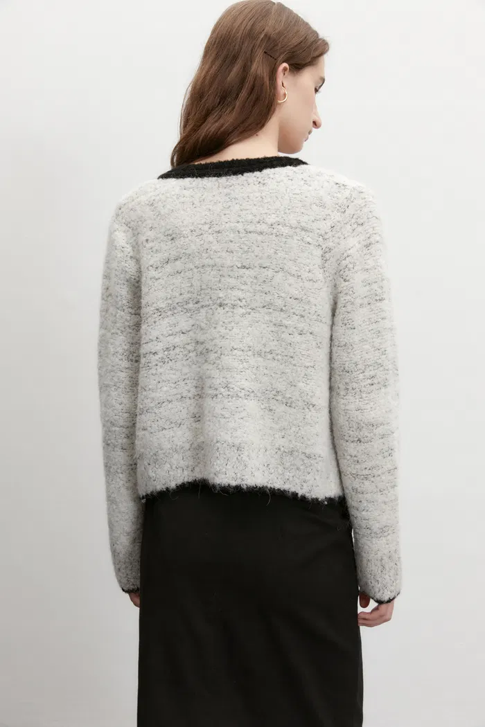 5983-intriguing-knitted-cardigan-in-cashmere-blend-1.webp
