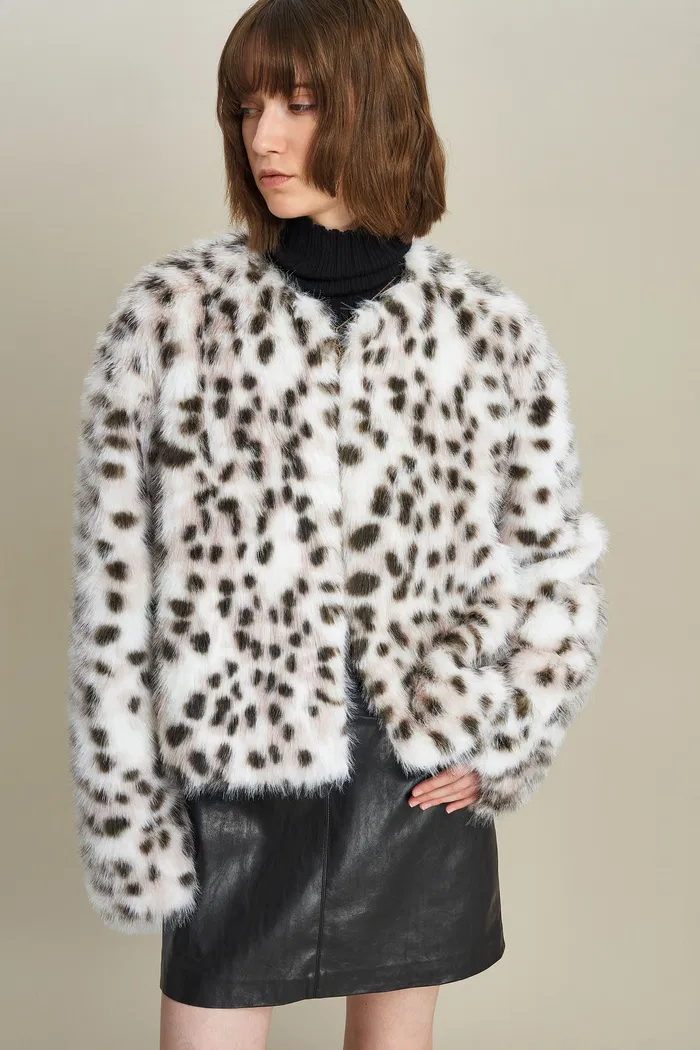 6025-lucrezia-snow-leopard-coat-in-premium-faux-fur-1.webp