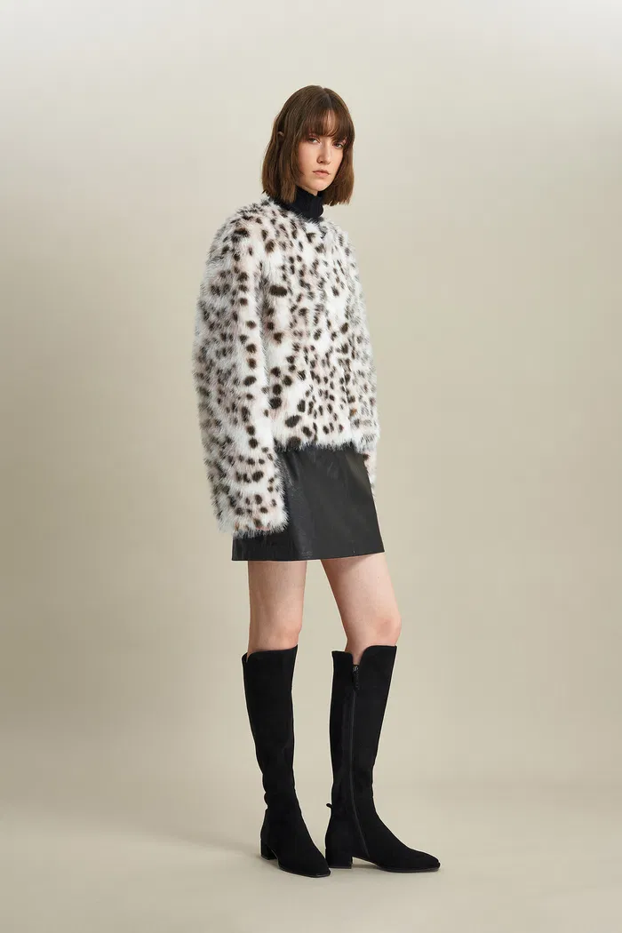 6025-lucrezia-snow-leopard-coat-in-premium-faux-fur-1.webp