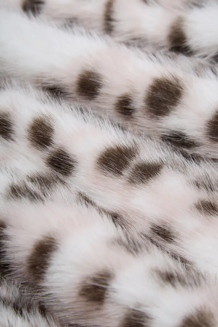 6025-lucrezia-snow-leopard-coat-in-premium-faux-fur-1.webp