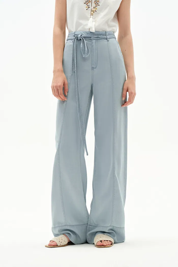 6123-lucy-light-blue-jeans-in-lyocell-acetate-1.webp