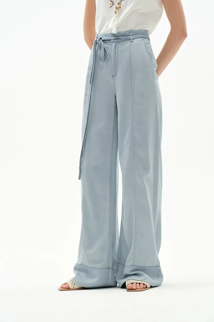 6123-lucy-light-blue-jeans-in-lyocell-acetate-1.webp