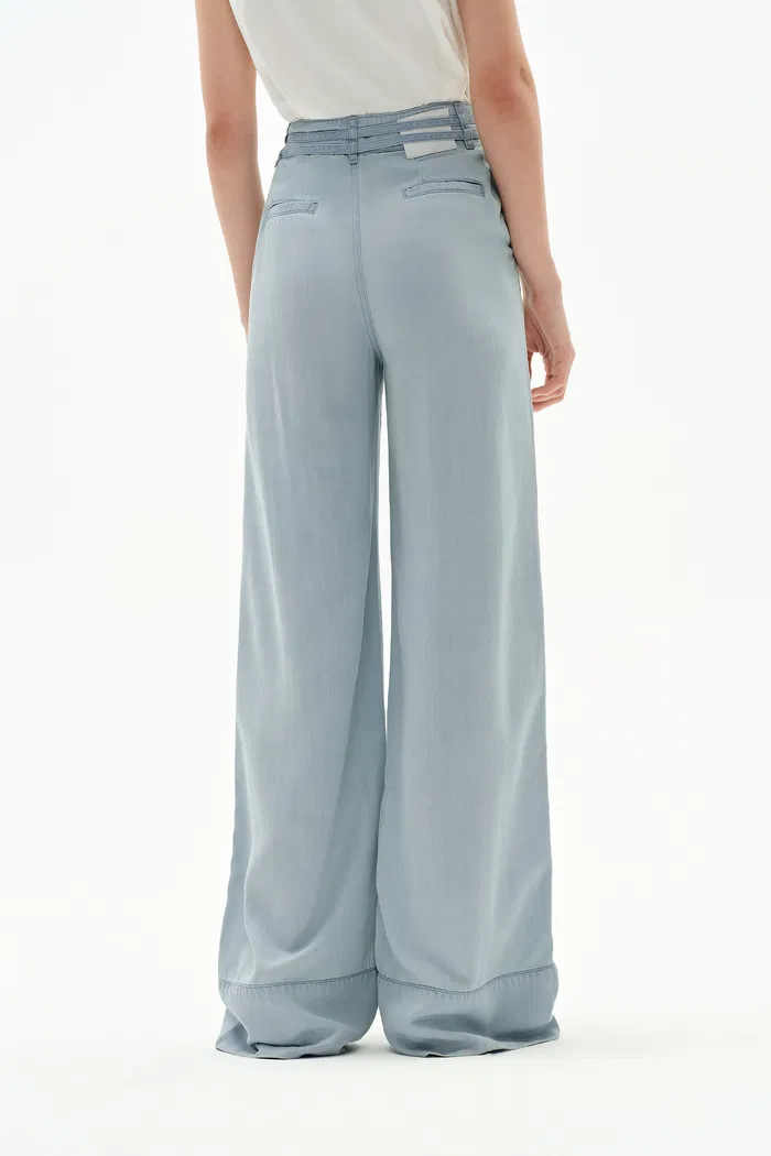 6123-lucy-light-blue-jeans-in-lyocell-acetate-1.webp