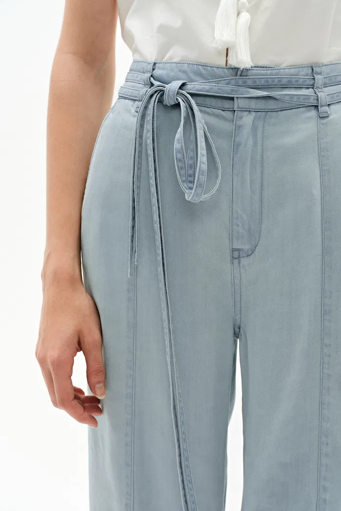 6123-lucy-light-blue-jeans-in-lyocell-acetate-1.webp