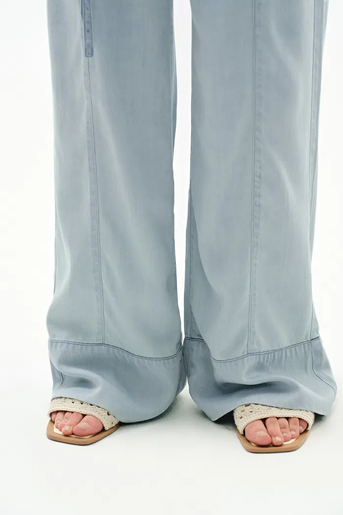 6123-lucy-light-blue-jeans-in-lyocell-acetate-1.webp