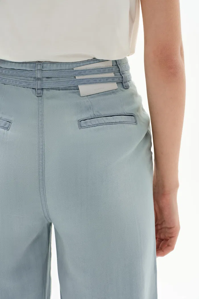 6123-lucy-light-blue-jeans-in-lyocell-acetate-1.webp