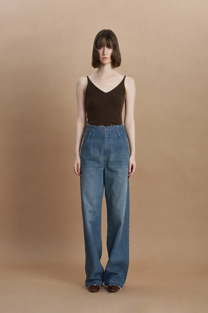 6165-vega-high-waisted-frayed-hem-jeans-in-washed-cotton-denim-1.webp
