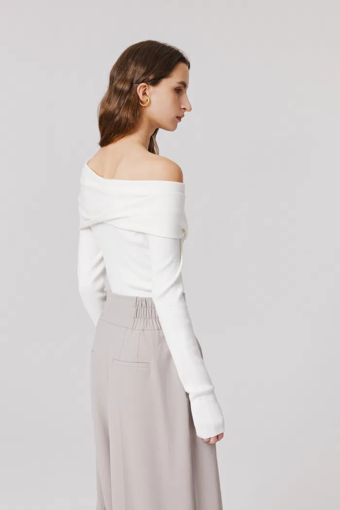 6241-venus-asymmetrical-sweater-in-lyocell-blend-1.webp