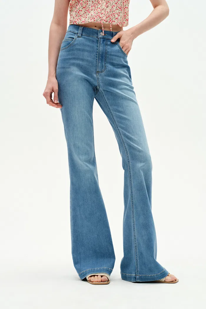6417-deni-fitted-bootcut-jeans-in-stretch-denim-1.webp