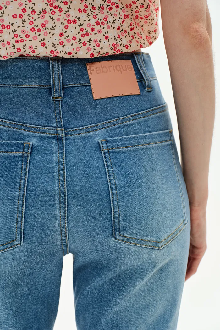 6417-deni-fitted-bootcut-jeans-in-stretch-denim-1.webp