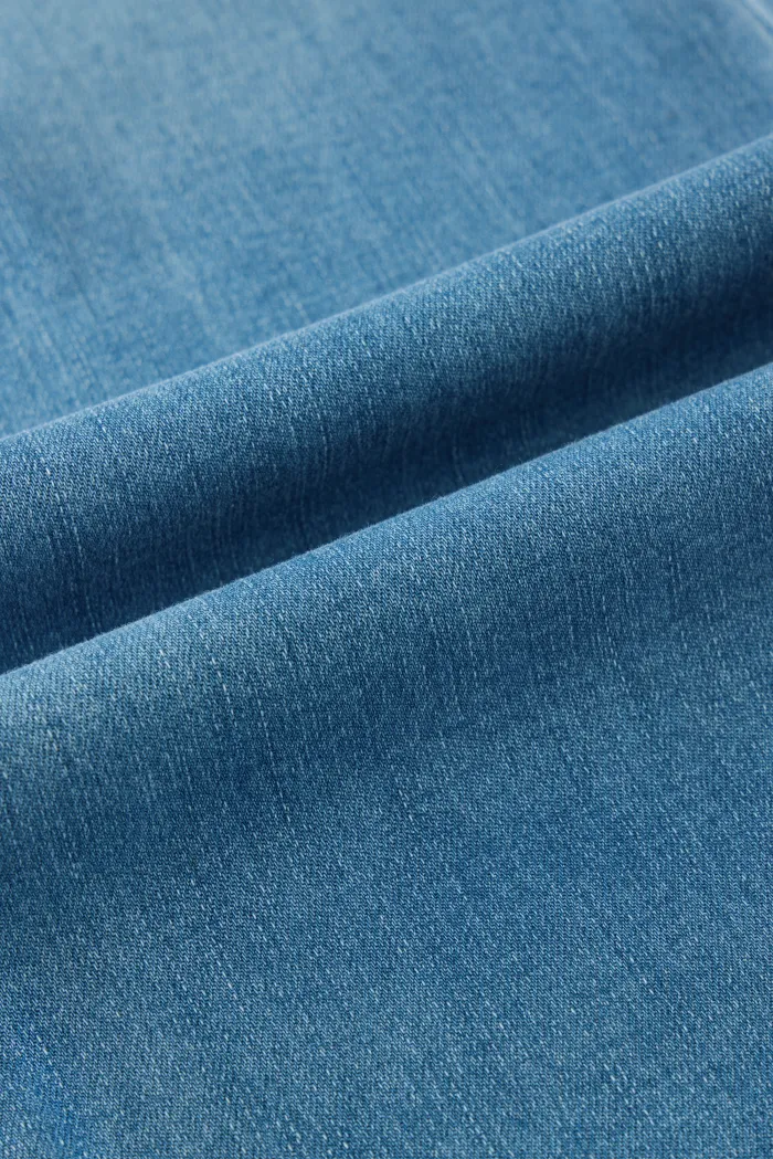 6417-deni-fitted-bootcut-jeans-in-stretch-denim-1.webp