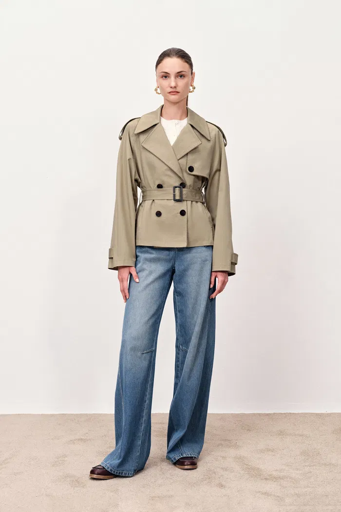 652-beatrice-wind-and-wrinkle-resistant-short-trench-coat-in-cotton-stretch-twill-1.webp