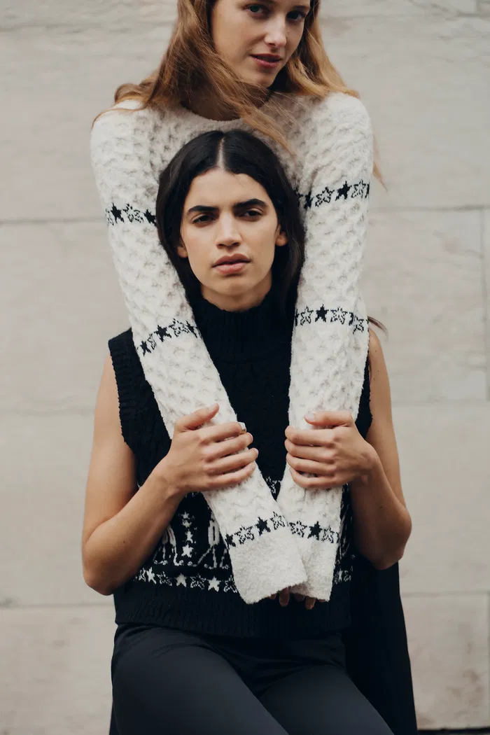 6551-star-walker-fair-isle-sleeveless-sweater-in-wool-pom-pom-yarn-knit-1.webp