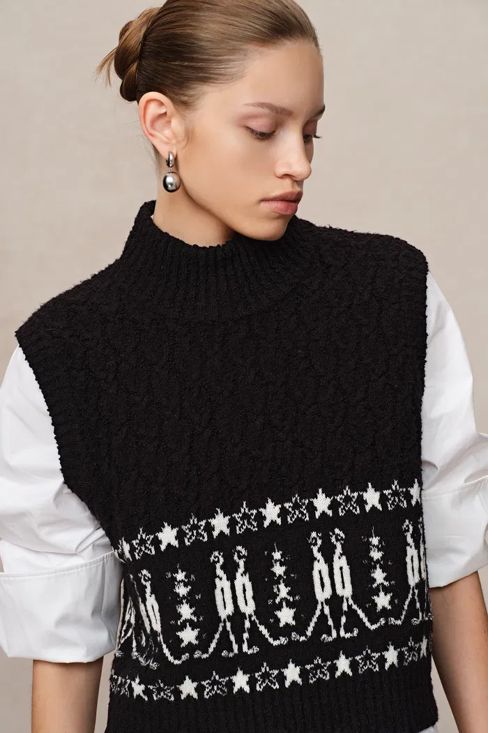 6551-star-walker-fair-isle-sleeveless-sweater-in-wool-pom-pom-yarn-knit-1.webp